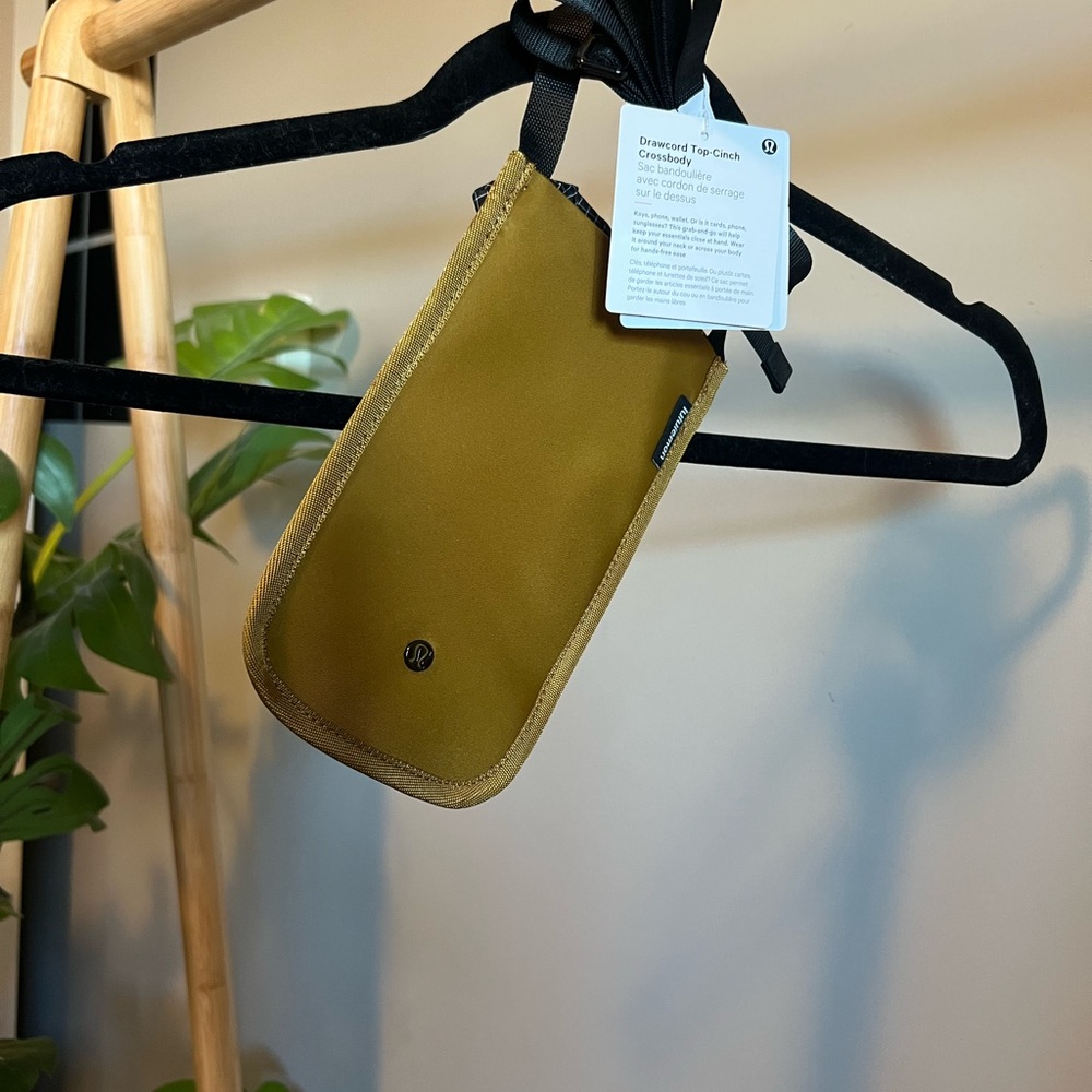 Lululemon pouch NWT
